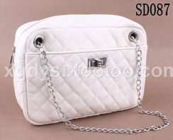 從源頭到時(shí)尚 廠家直銷(xiāo)女包批發(fā)與針紡織品銷(xiāo)售新趨勢(shì)